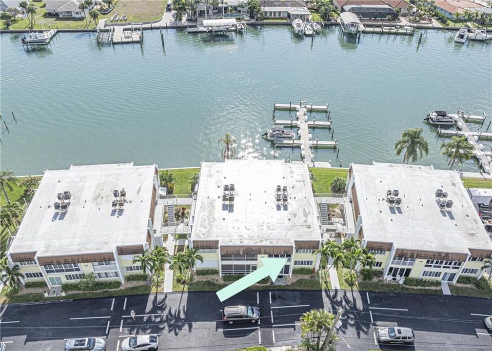 For Sale: $175,000 (1 beds, 1 baths, 752 Square Feet)