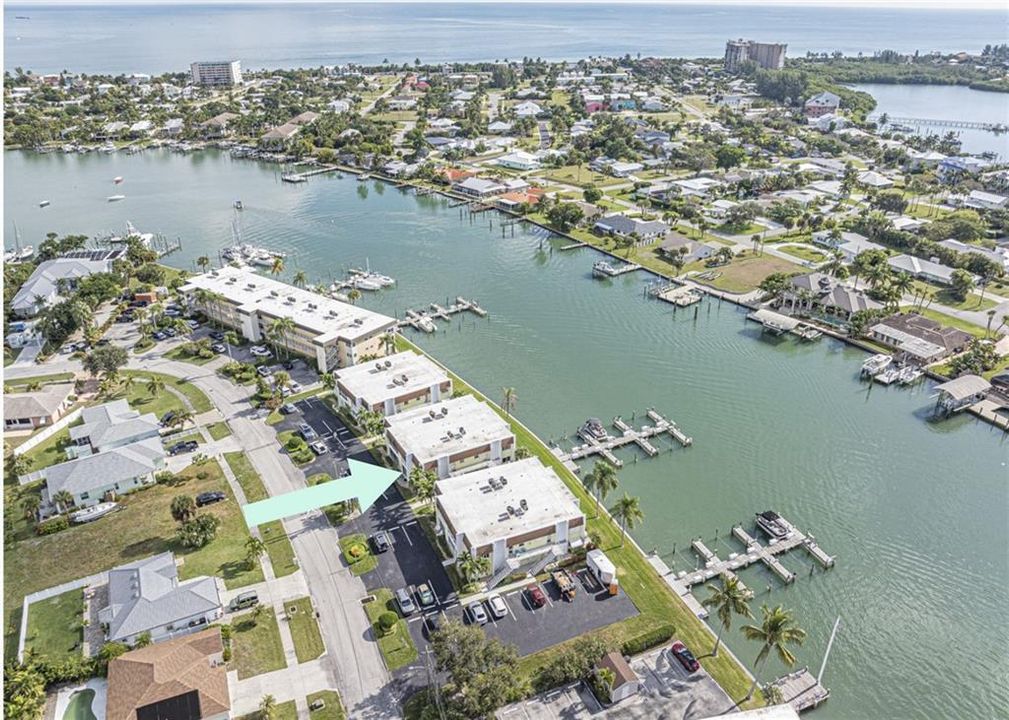 For Sale: $175,000 (1 beds, 1 baths, 752 Square Feet)