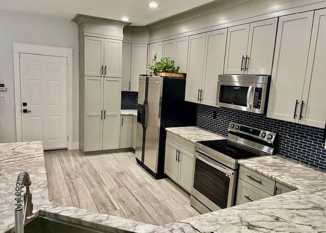 For Sale: $560,000 (3 beds, 2 baths, 1996 Square Feet)