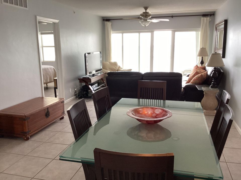 出租: $3,700 (2 贝兹, 2 浴室, 988 平方英尺)