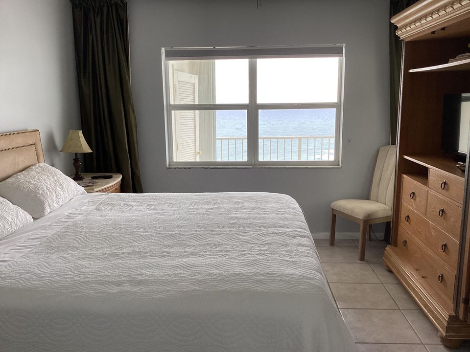 出租: $3,700 (2 贝兹, 2 浴室, 988 平方英尺)