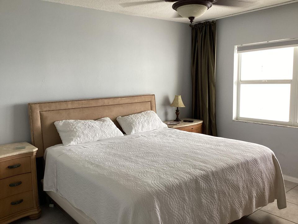 出租: $3,700 (2 贝兹, 2 浴室, 988 平方英尺)