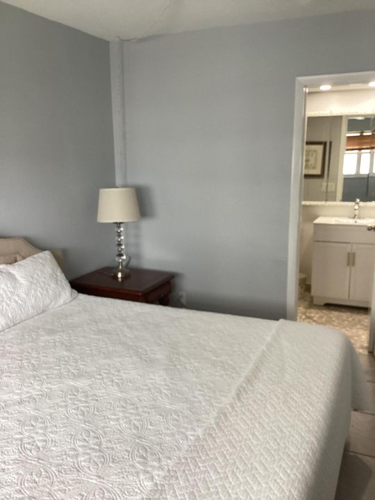 出租: $3,700 (2 贝兹, 2 浴室, 988 平方英尺)