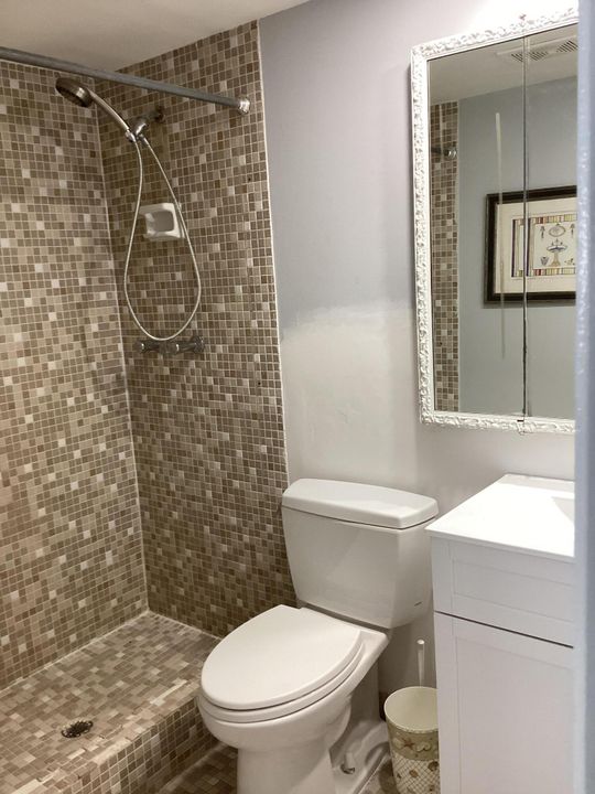 出租: $3,700 (2 贝兹, 2 浴室, 988 平方英尺)