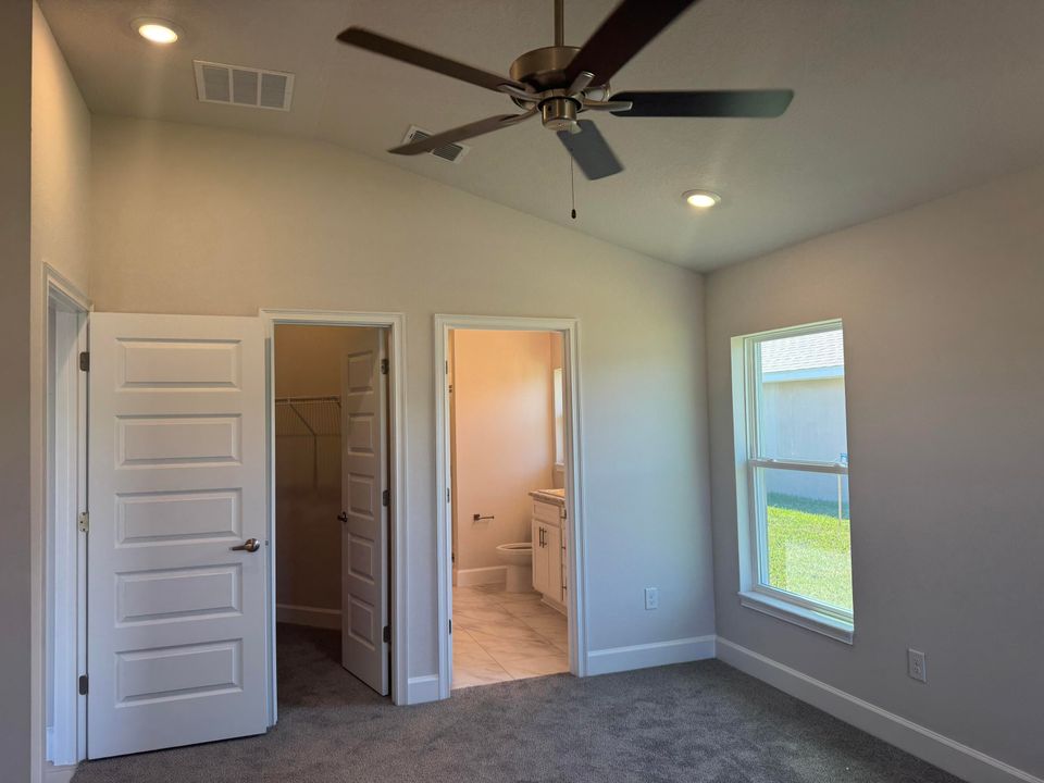 For Sale: $363,652 (4 beds, 2 baths, 1820 Square Feet)