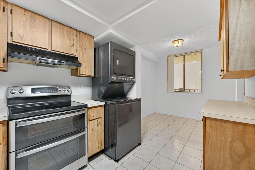 На продажу: $175,000 (2 спален, 2 ванн, 900 Квадратных фут)