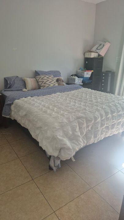 En Venta: $485,000 (4 camas, 2 baños, 1556 Pies cuadrados)