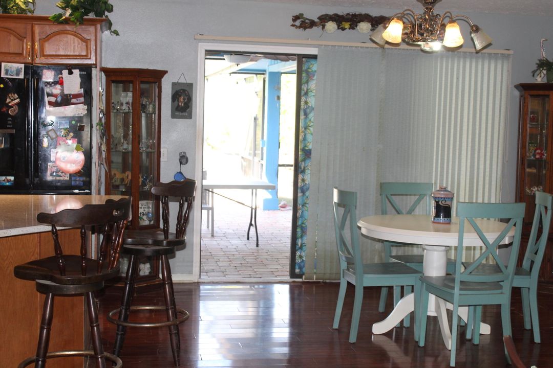 待售: $803,000 (4 贝兹, 3 浴室, 2737 平方英尺)