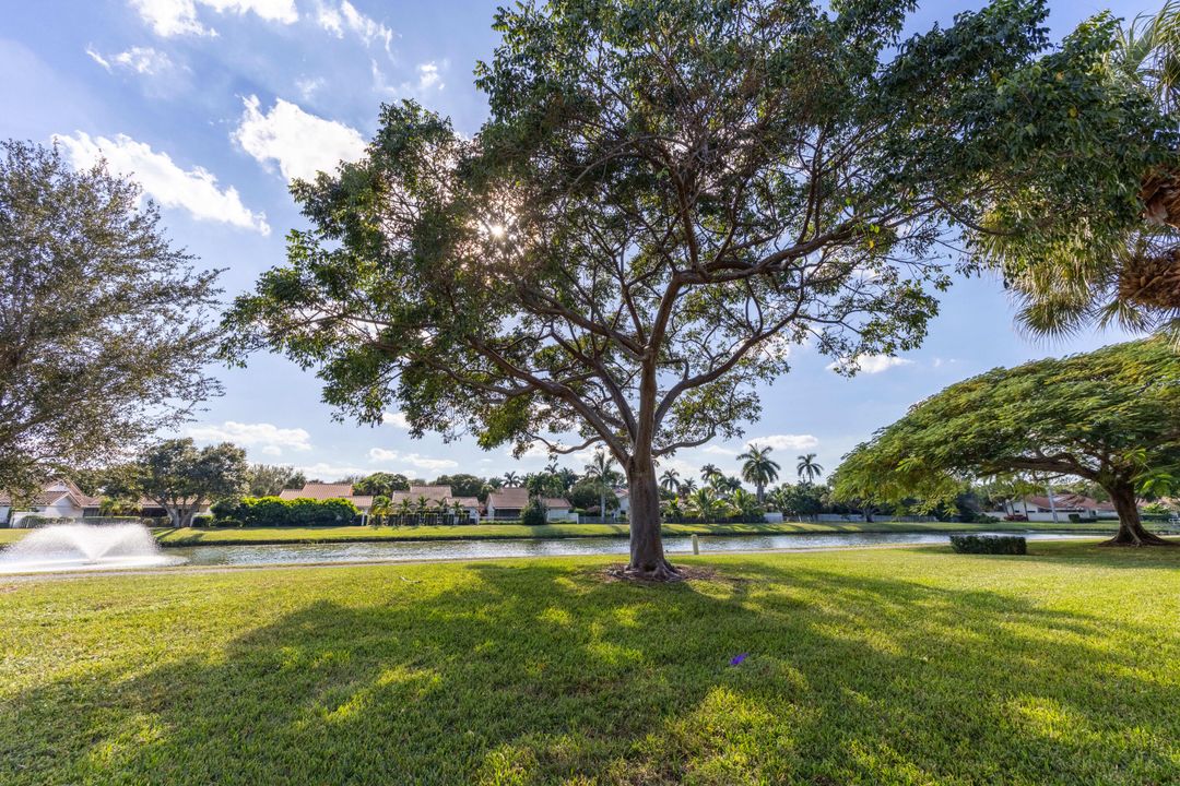 На продажу: $336,400 (2 спален, 2 ванн, 1236 Квадратных фут)