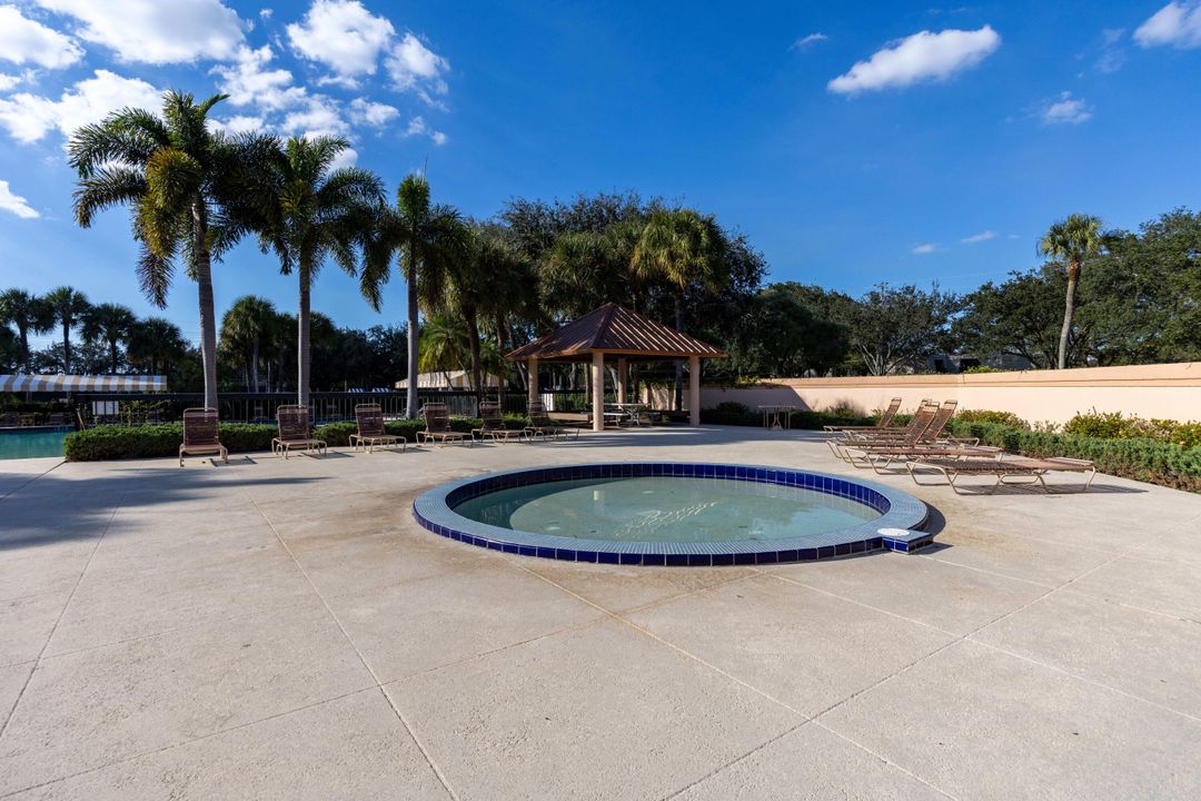 На продажу: $336,400 (2 спален, 2 ванн, 1236 Квадратных фут)