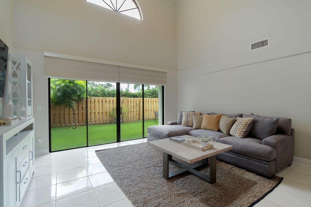 出租: $6,000 (3 贝兹, 2 浴室, 2026 平方英尺)