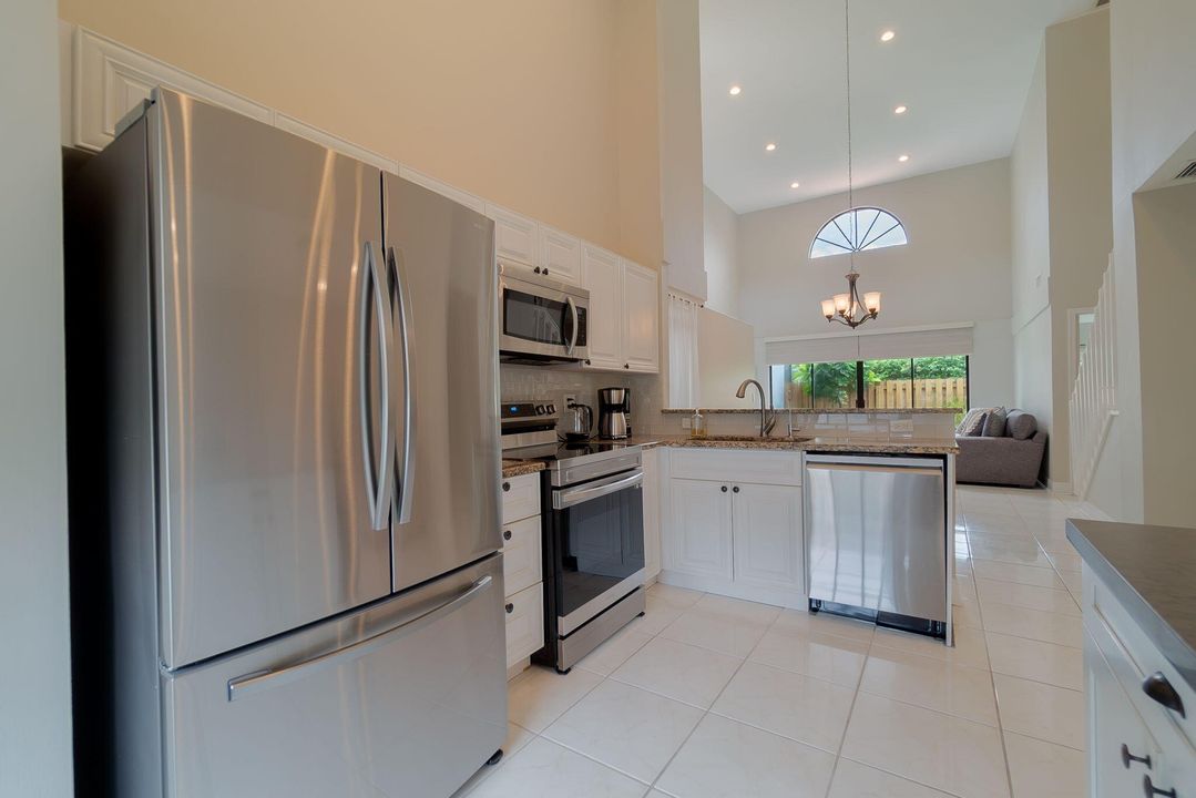 出租: $6,000 (3 贝兹, 2 浴室, 2026 平方英尺)