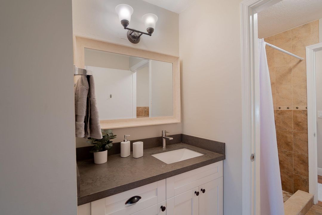 出租: $6,000 (3 贝兹, 2 浴室, 2026 平方英尺)