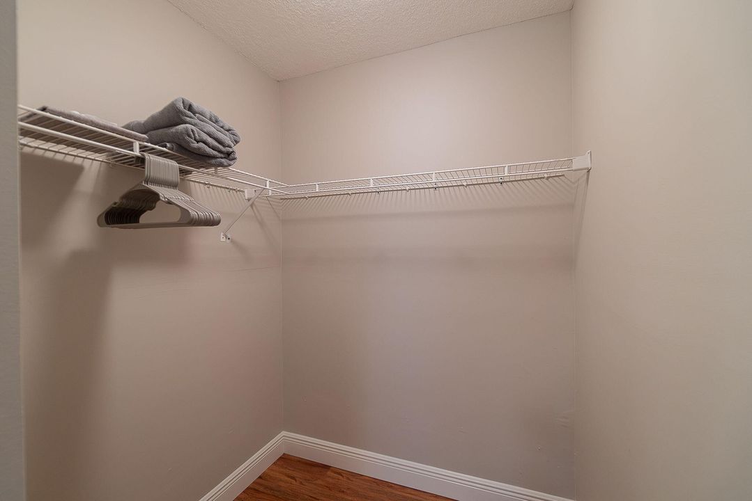 出租: $6,000 (3 贝兹, 2 浴室, 2026 平方英尺)