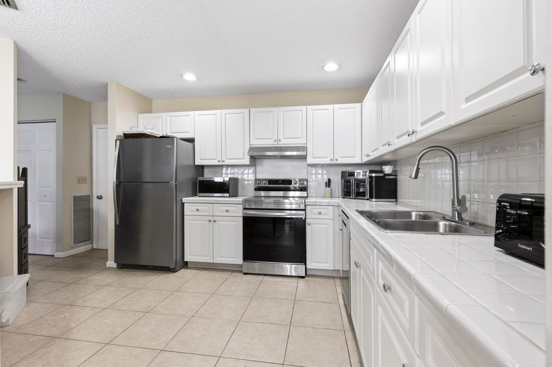 В аренду: $6,250 (2 спален, 1 ванн, 1025 Квадратных фут)