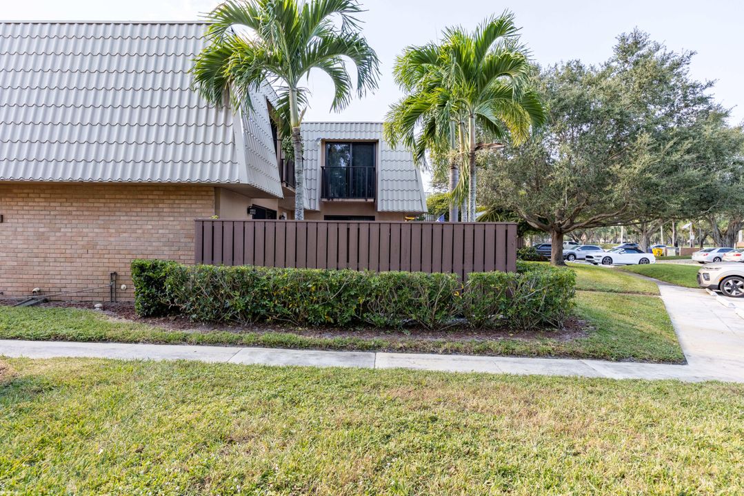 На продажу: $336,400 (2 спален, 2 ванн, 1236 Квадратных фут)