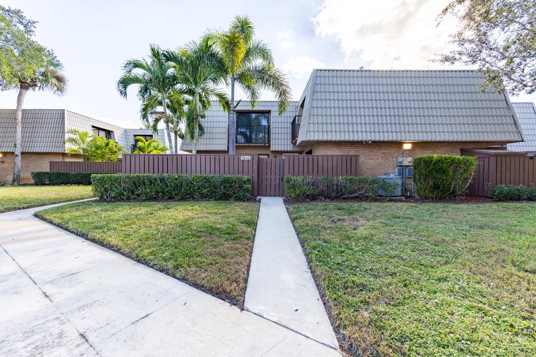 На продажу: $336,400 (2 спален, 2 ванн, 1236 Квадратных фут)