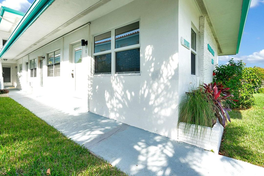 For Sale: $234,990 (1 beds, 1 baths, 352 Square Feet)