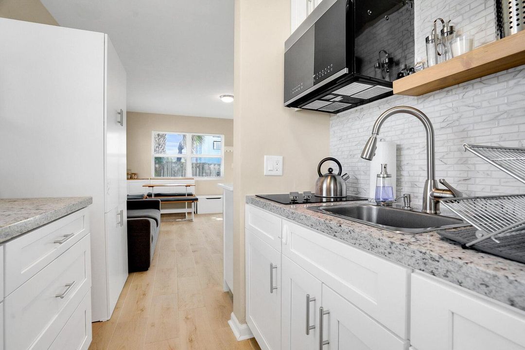 For Sale: $234,990 (1 beds, 1 baths, 352 Square Feet)