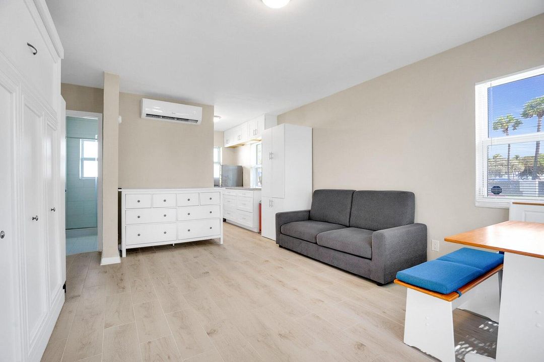 For Sale: $234,990 (1 beds, 1 baths, 352 Square Feet)