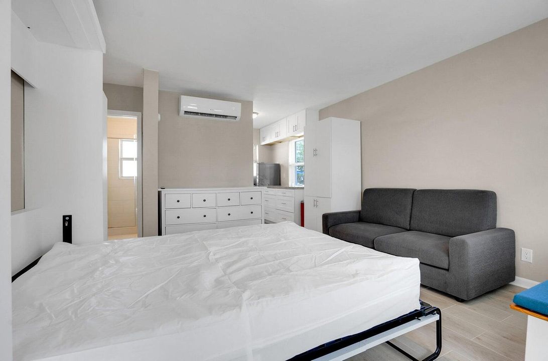 For Sale: $234,990 (1 beds, 1 baths, 352 Square Feet)