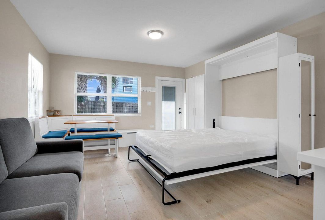 For Sale: $234,990 (1 beds, 1 baths, 352 Square Feet)