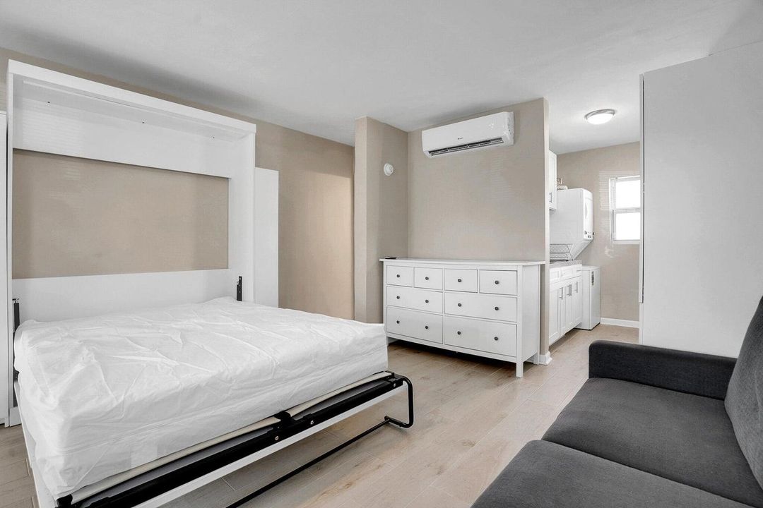 For Sale: $234,990 (1 beds, 1 baths, 352 Square Feet)