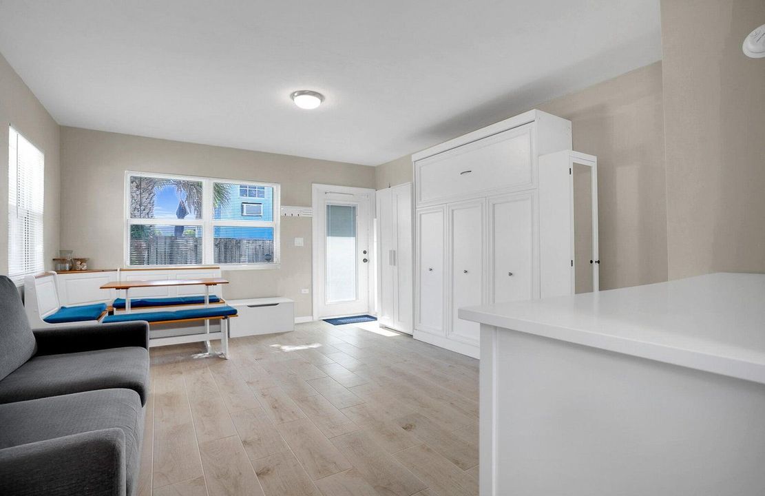 For Sale: $234,990 (1 beds, 1 baths, 352 Square Feet)