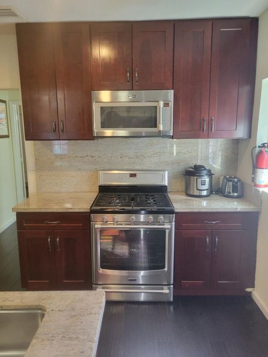 Activo con contrato: $1,600 (1 camas, 1 baños, 750 Pies cuadrados)