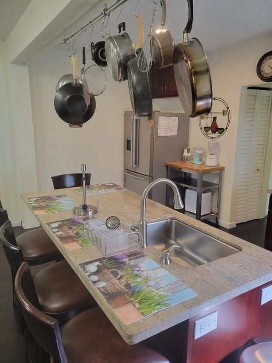 Activo con contrato: $1,600 (1 camas, 1 baños, 750 Pies cuadrados)