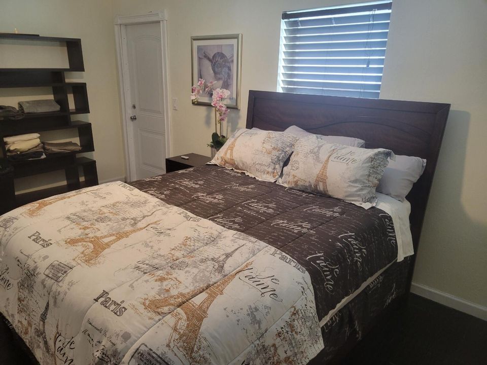 Activo con contrato: $1,600 (1 camas, 1 baños, 750 Pies cuadrados)