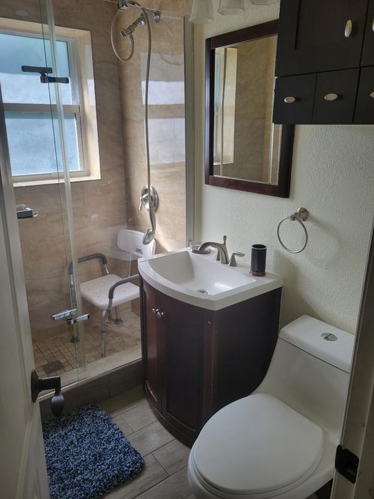 Activo con contrato: $1,600 (1 camas, 1 baños, 750 Pies cuadrados)