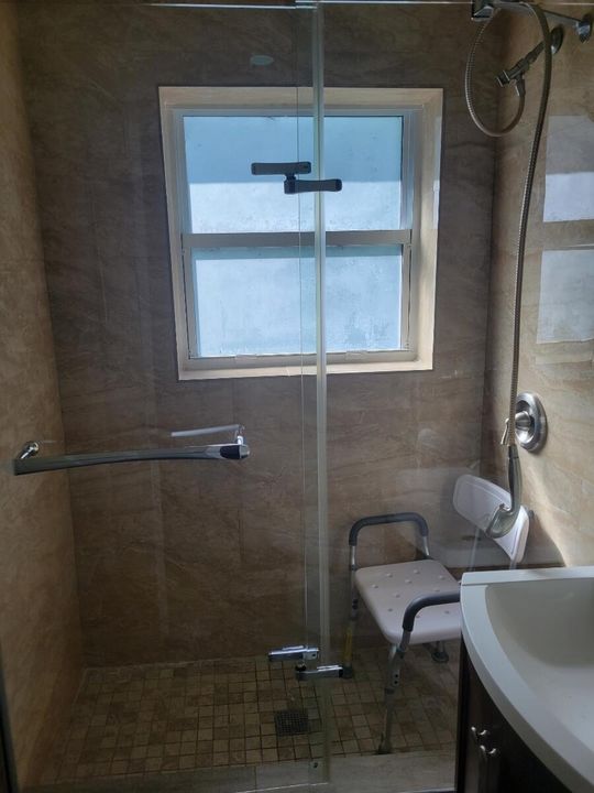 Activo con contrato: $1,600 (1 camas, 1 baños, 750 Pies cuadrados)