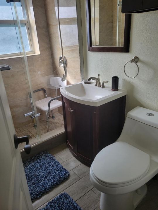 Activo con contrato: $1,600 (1 camas, 1 baños, 750 Pies cuadrados)