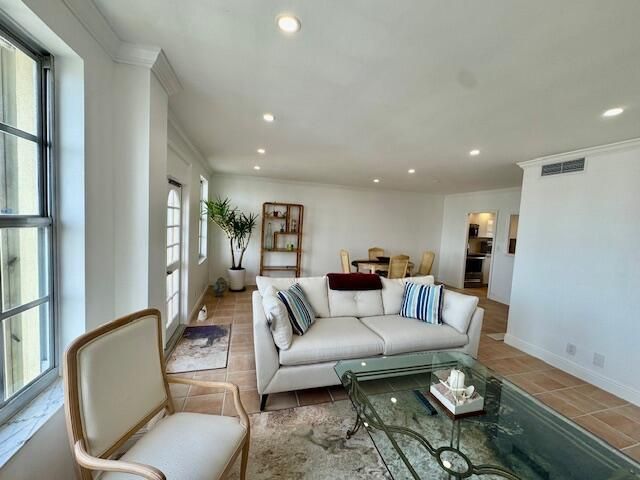 For Rent: $7,500 (2 beds, 2 baths, 1395 Square Feet)