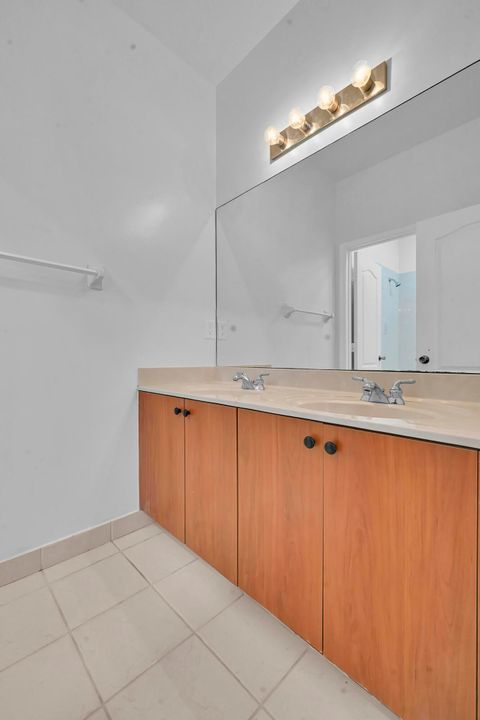 待售: $395,000 (5 贝兹, 3 浴室, 2461 平方英尺)