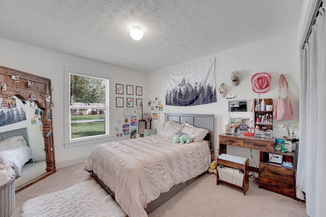 Под контрактом: $375,000 (2 спален, 2 ванн, 1067 Квадратных фут)