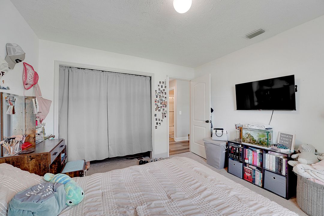 Под контрактом: $375,000 (2 спален, 2 ванн, 1067 Квадратных фут)