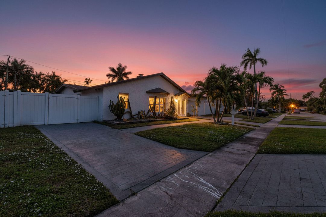 For Sale: $949,000 (4 beds, 3 baths, 1963 Square Feet)