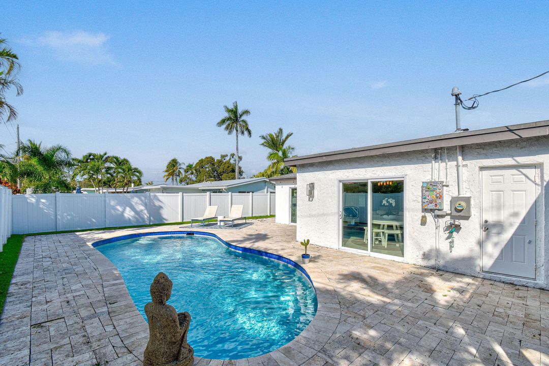 For Sale: $949,000 (4 beds, 3 baths, 1963 Square Feet)