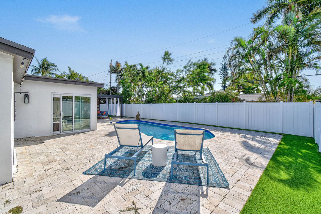 For Sale: $949,000 (4 beds, 3 baths, 1963 Square Feet)