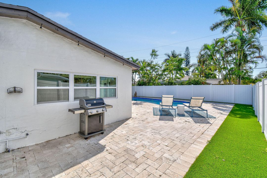 For Sale: $949,000 (4 beds, 3 baths, 1963 Square Feet)