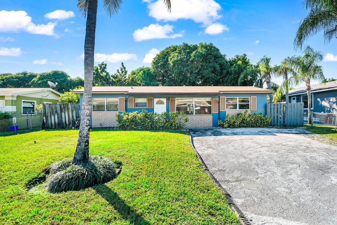 For Sale: $350,000 (4 beds, 2 baths, 1080 Square Feet)