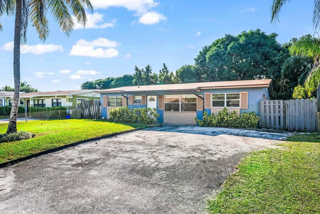 For Sale: $350,000 (4 beds, 2 baths, 1080 Square Feet)