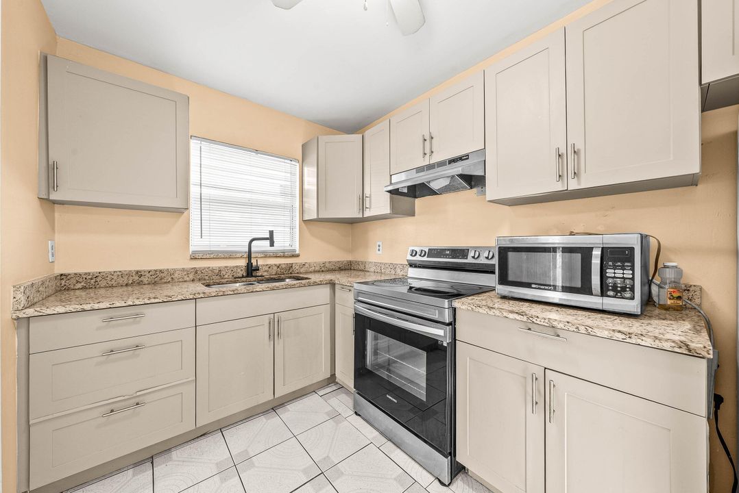For Sale: $350,000 (4 beds, 2 baths, 1080 Square Feet)