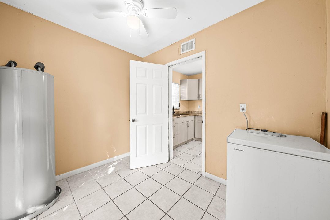 For Sale: $350,000 (4 beds, 2 baths, 1080 Square Feet)