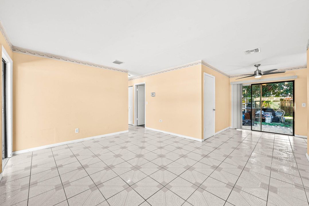 For Sale: $350,000 (4 beds, 2 baths, 1080 Square Feet)