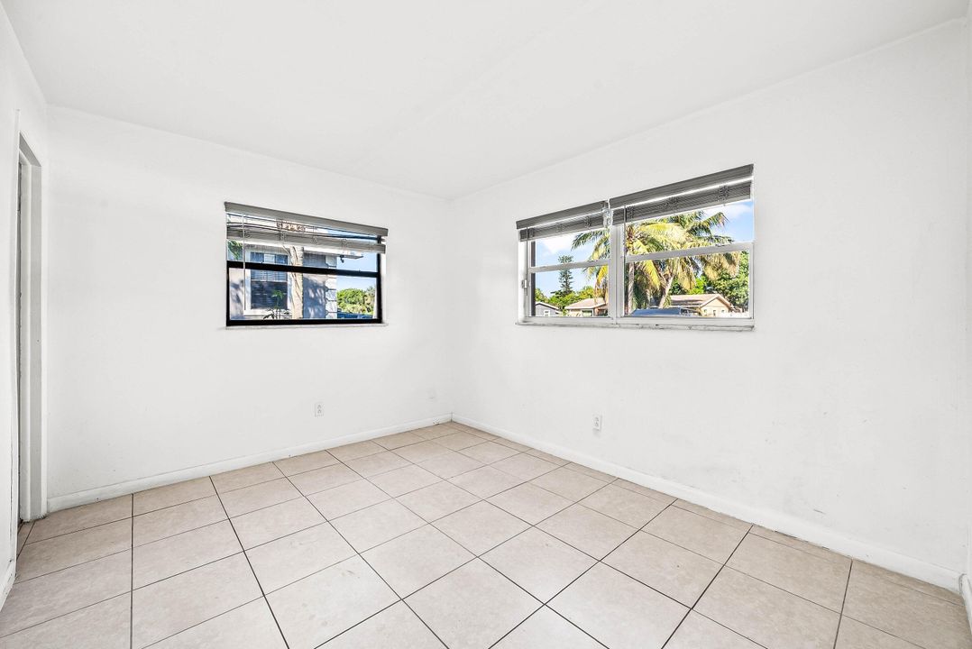 For Sale: $350,000 (4 beds, 2 baths, 1080 Square Feet)