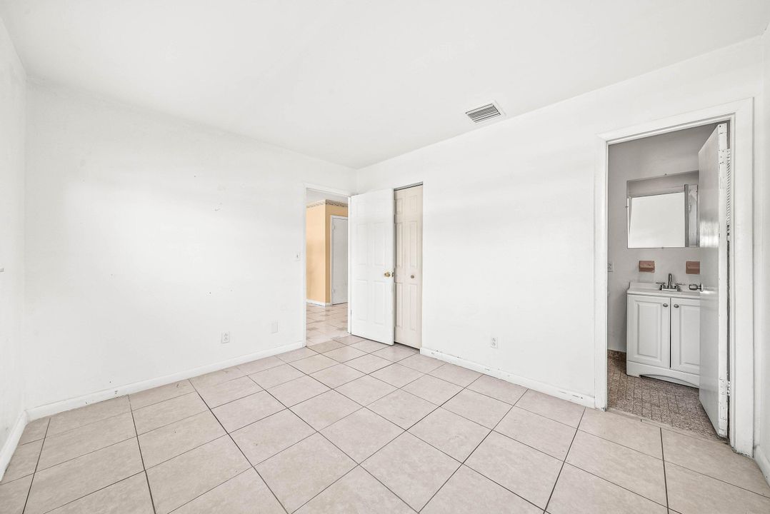 For Sale: $350,000 (4 beds, 2 baths, 1080 Square Feet)