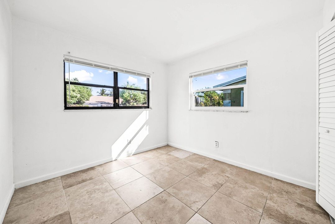 For Sale: $350,000 (4 beds, 2 baths, 1080 Square Feet)